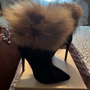 Chic Black Heeled Boots with Faux Fur Trim